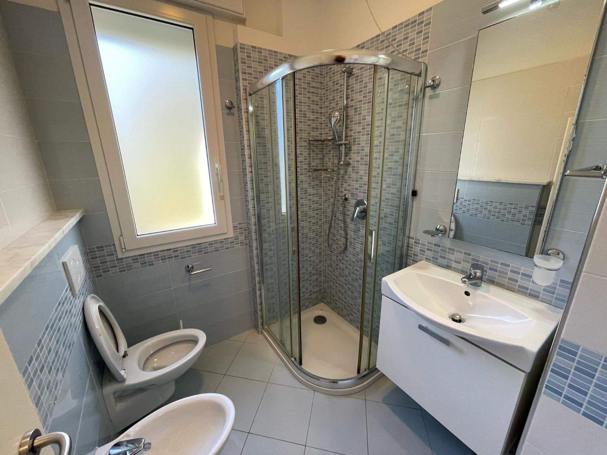 Appartamento con 2 Camere da Letto e Vista Mare